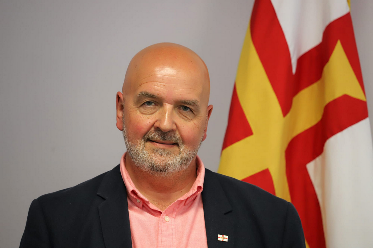 Le Tocq’s resignation goes to the States after admitting indecent child image charges