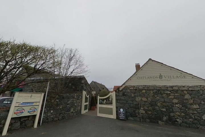 Les Bourgs hospice to open children's charity shop at Oatlands Village after planning covenant amended