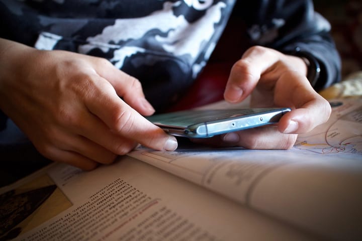 States launches survey on smartphone use in schools